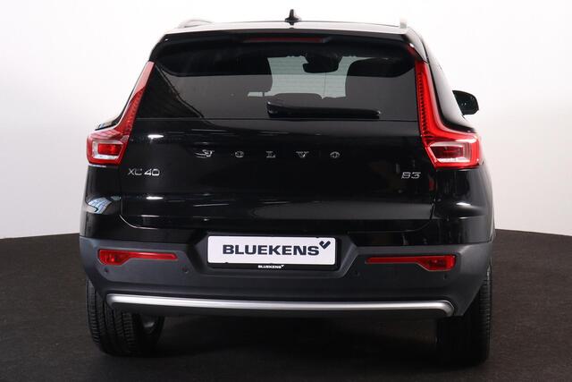 Volvo XC40 B3 Core - IntelliSafe Assist & Surround - Parkeercamera achter - Parkeersensoren voor & achter - Elektr. bedienb. voorstoelen met geheugen links - Draadloze tel. lader - Extra getint glas - 18' LMV