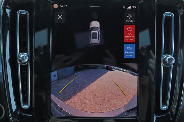 Volvo XC40 B3 Core - IntelliSafe Assist & Surround - Parkeercamera achter - Parkeersensoren voor & achter - Elektr. bedienb. voorstoelen met geheugen links - Draadloze tel. lader - Extra getint glas - 18' LMV