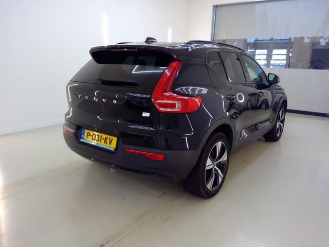 Volvo XC40 Recharge Core | Cruise Control | Parkeercamera | High Performance Audio | Stoel-/Stuurverwarming | Donker Getint Glas | All Season Banden | Standverwarming | Uitschuifbare Beensteunen |