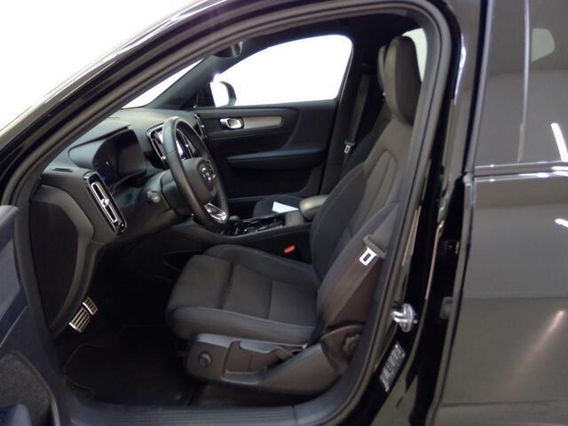 Volvo XC40 Recharge Core | Cruise Control | Parkeercamera | High Performance Audio | Stoel-/Stuurverwarming | Donker Getint Glas | All Season Banden | Standverwarming | Uitschuifbare Beensteunen |