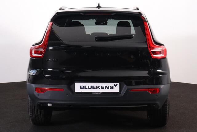 Volvo XC40 B3 Plus Black Edition - IntelliSafe Assist & Surround - 360º Camera - Harman/Kardon audio - Verwarmde voorstoelen & stuur - Parkeersensoren voor & achter - Elektr. bedienb. voorstoelen met geheugen links - Draadloze tel. lader - Standkachel - Extra getint