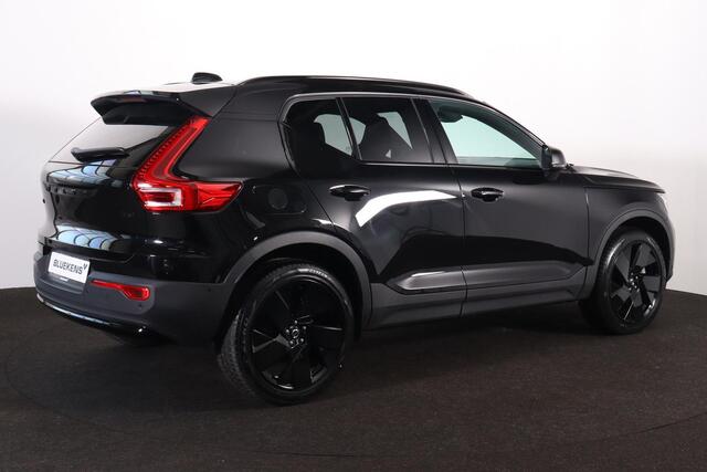 Volvo XC40 B3 Plus Black Edition - IntelliSafe Assist & Surround - 360º Camera - Harman/Kardon audio - Verwarmde voorstoelen & stuur - Parkeersensoren voor & achter - Elektr. bedienb. voorstoelen met geheugen links - Draadloze tel. lader - Standkachel - Extra getint