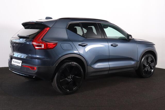 Volvo XC40 B3 Plus Black Edition - IntelliSafe Assist & Surround - 360º Camera - Harman/Kardon audio - Verwarmde voorstoelen & stuur - Parkeersensoren voor & achter - Elektr. bedienb. voorstoelen met geheugen links - Draadloze tel. lader - Standkachel - Extra getint