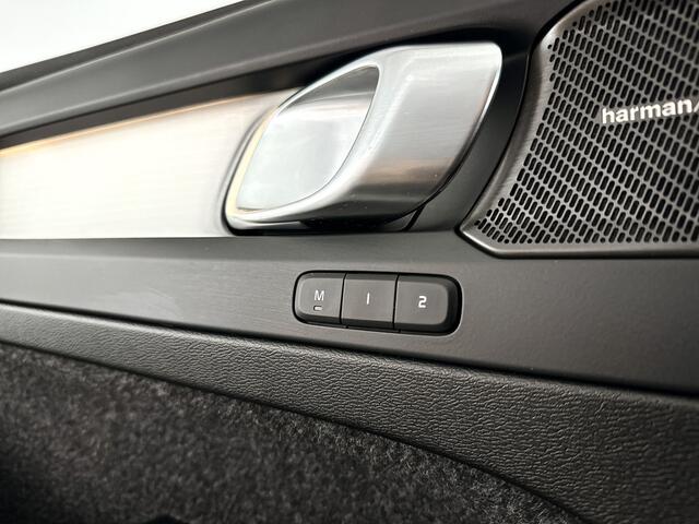 Volvo XC40 B4 Plus Dark | Parkeercamera | Harman Kardon | Stoel- en Stuurverwarming | Trekhaak