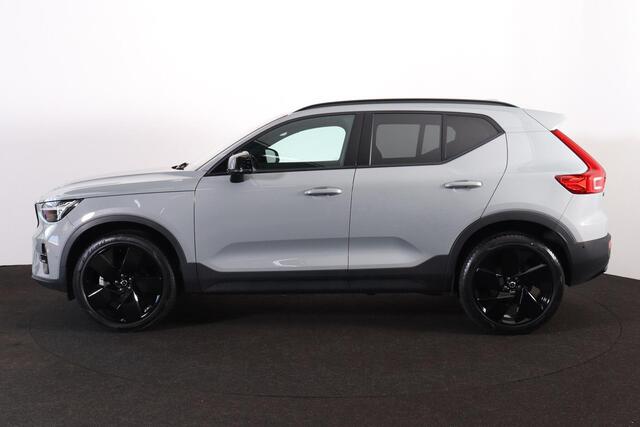 Volvo XC40 B3 Plus Black Edition - IntelliSafe Assist & Surround - 360º Camera - Harman/Kardon audio - Verwarmde voorstoelen & stuur - Parkeersensoren voor & achter - Elektr. bedienb. voorstoelen met geheugen links - Draadloze tel. lader - Extra getint glas - Inklap