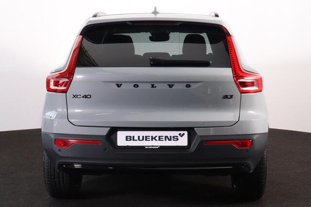 Volvo XC40 B3 Plus Black Edition - IntelliSafe Assist & Surround - 360º Camera - Harman/Kardon audio - Verwarmde voorstoelen & stuur - Parkeersensoren voor & achter - Elektr. bedienb. voorstoelen met geheugen links - Draadloze tel. lader - Extra getint glas - Inklap