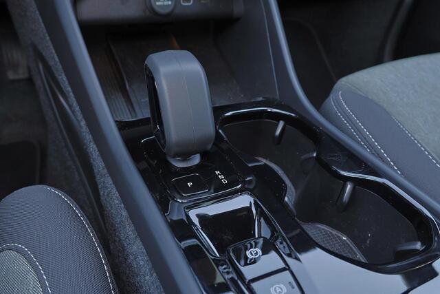 Volvo XC40 B3 Plus Black Edition - IntelliSafe Assist & Surround - 360º Camera - Harman/Kardon audio - Verwarmde voorstoelen & stuur - Parkeersensoren voor & achter - Elektr. bedienb. voorstoelen met geheugen links - Draadloze tel. lader - Extra getint glas - Inklap