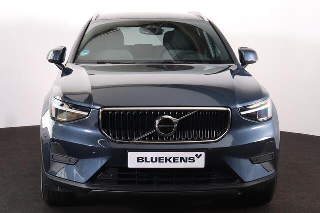 Volvo XC40 B3 Core - IntelliSafe Assist & Surround - Parkeercamera achter - Parkeersensoren voor & achter - Elektr. bedienb. voorstoelen met geheugen links - Extra getint glas - 18' LMV