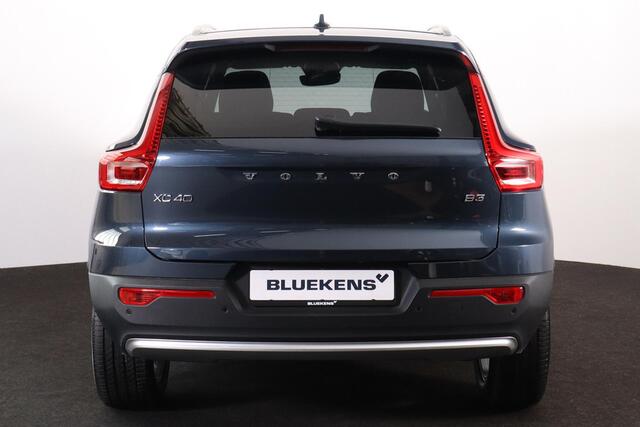 Volvo XC40 B3 Core - IntelliSafe Assist & Surround - Parkeercamera achter - Parkeersensoren voor & achter - Elektr. bedienb. voorstoelen met geheugen links - Extra getint glas - 18' LMV