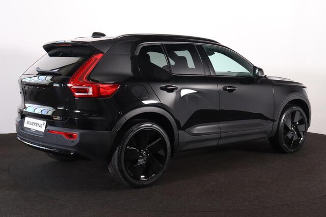 Volvo XC40 B3 Plus Black Edition - IntelliSafe Assist & Surround - 360º Camera - Harman/Kardon audio - Verwarmde voorstoelen & stuur - Parkeersensoren voor & achter - Elektr. bedienb. voorstoelen met geheugen links - Draadloze tel. lader - Standkachel - Extra getint