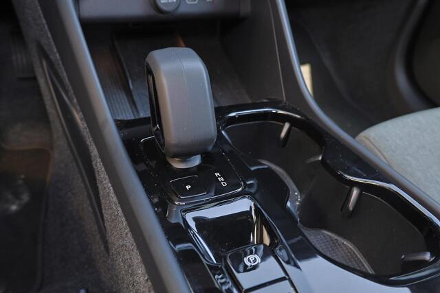 Volvo XC40 B3 Plus Black Edition - IntelliSafe Assist & Surround - 360º Camera - Harman/Kardon audio - Verwarmde voorstoelen & stuur - Parkeersensoren voor & achter - Elektr. bedienb. voorstoelen met geheugen links - Draadloze tel. lader - Standkachel - Extra getint
