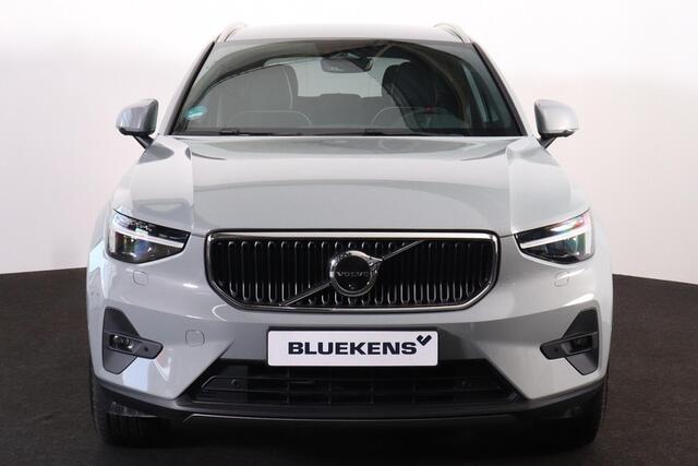Volvo XC40 B3 Core - IntelliSafe Assist & Surround - 360º Camera - Verwarmde voorstoelen & stuur - Parkeersensoren voor & achter - Elektr. bedienb. voorstoelen met geheugen links - Draadloze tel. lader - Extra getint glas - 19' LMV