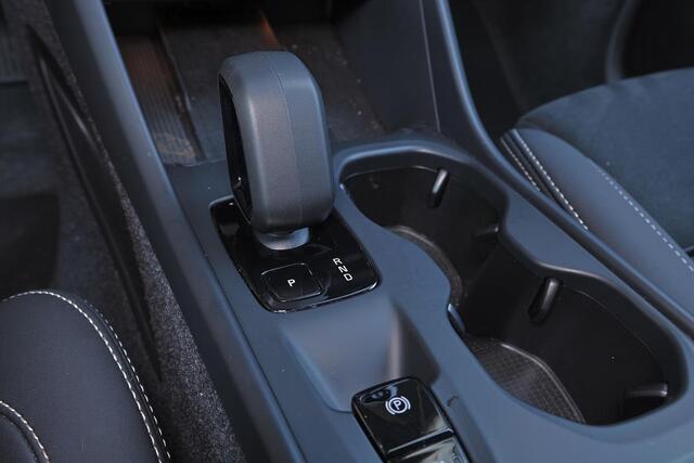 Volvo XC40 B3 Core - IntelliSafe Assist & Surround - 360º Camera - Verwarmde voorstoelen & stuur - Parkeersensoren voor & achter - Elektr. bedienb. voorstoelen met geheugen links - Draadloze tel. lader - Extra getint glas - 19' LMV