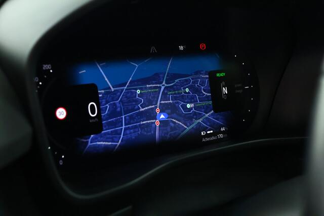 Volvo XC40 Recharge Core 70 kWh Allseason / Navigatie / ACC / Pilot Assist