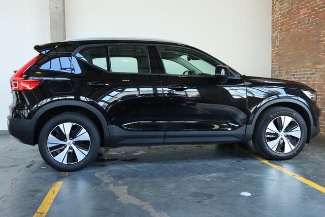 Volvo XC40 T2 Momentum | Automaat | Navigatie | Parkeercamera | Parkeersensoren voor en achter | Apple Carplay | Android Auto | Climate Control | Cruise Control