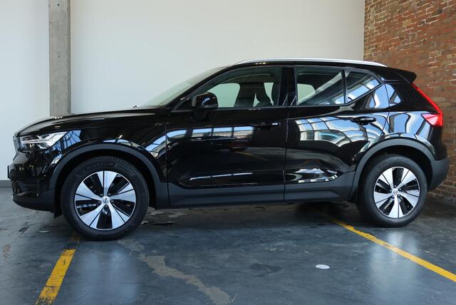 Volvo XC40 T2 Momentum | Automaat | Navigatie | Parkeercamera | Parkeersensoren voor en achter | Apple Carplay | Android Auto | Climate Control | Cruise Control