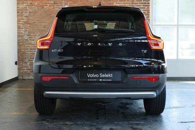 Volvo XC40 T2 Momentum | Automaat | Navigatie | Parkeercamera | Parkeersensoren voor en achter | Apple Carplay | Android Auto | Climate Control | Cruise Control