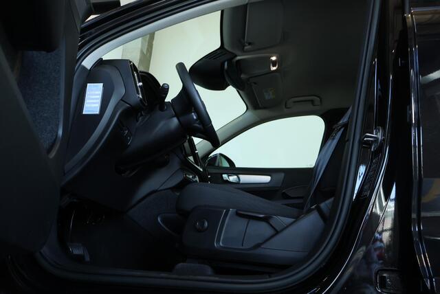 Volvo XC40 T2 Momentum | Automaat | Navigatie | Parkeercamera | Parkeersensoren voor en achter | Apple Carplay | Android Auto | Climate Control | Cruise Control