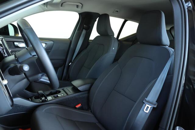 Volvo XC40 T2 Momentum | Automaat | Navigatie | Parkeercamera | Parkeersensoren voor en achter | Apple Carplay | Android Auto | Climate Control | Cruise Control