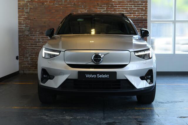 Volvo XC40 Single Motor Extended Range Ultimate 82 kWh | Semi-Electrische Wegklapbare Trekhaak | Panoramadak | 360° Parkeercamera | Parkeersensoren voor + achter | Google Infotainment | 4-Seizoenenbanden | Stoelverwarming | Stuurwielverwarming