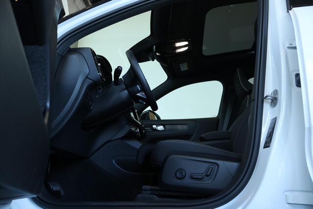 Volvo XC40 Single Motor Extended Range Ultimate 82 kWh | Panoramadak | 20'' Lichtmetalen velgen | 360° Parkeercamera | Parkeersensoren voor + achter | Google infotainment | Stoelverwarming | Electrische bedienbare voorstoelen met geheugen