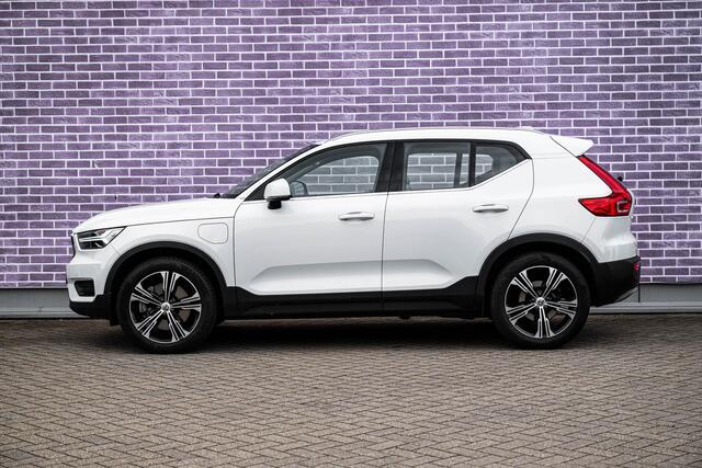 Volvo XC40 1.5 T4 Recharge Inscription | Adaptieve cruise control | Stoel/stuurverwarming | Parkeer sensoren voor en achter | Climate control | Parkeer camera |