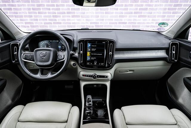 Volvo XC40 1.5 T4 Recharge Inscription | Adaptieve cruise control | Stoel/stuurverwarming | Parkeer sensoren voor en achter | Climate control | Parkeer camera |