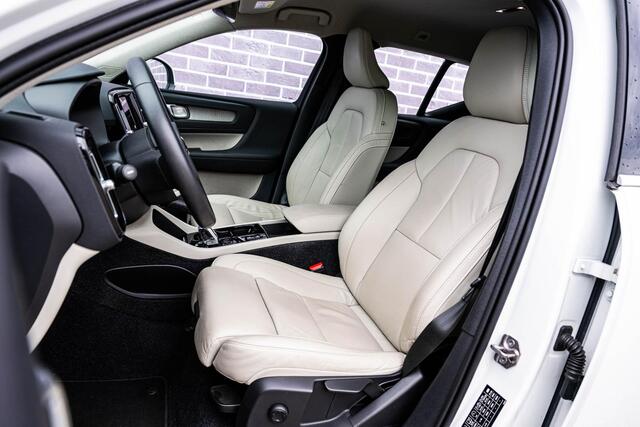 Volvo XC40 1.5 T4 Recharge Inscription | Adaptieve cruise control | Stoel/stuurverwarming | Parkeer sensoren voor en achter | Climate control | Parkeer camera |