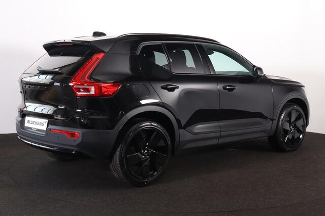 Volvo XC40 B3 Plus Black Edition - IntelliSafe Assist & Surround - 360º Camera - Harman/Kardon audio - Verwarmde voorstoelen & stuur - Parkeersensoren voor & achter - Elektr. bedienb. voorstoelen met geheugen links - Draadloze tel. lader - Standkachel - Extra getint