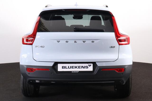Volvo XC40 B3 Plus Dark - IntelliSafe Assist & Surround - 360º Camera - Harman/Kardon audio - Verwarmde voorstoelen & stuur - Parkeersensoren voor & achter - Elektr. bedienb. voorstoelen met geheugen links - Draadloze tel. lader - Standkachel - Extra getint glas - 1