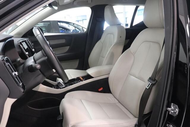 Volvo XC40 1.5 T5 Recharge Inscription | Camera | Leder | Climate controle | AppleCarplay AndroidAuto | Navigatie |