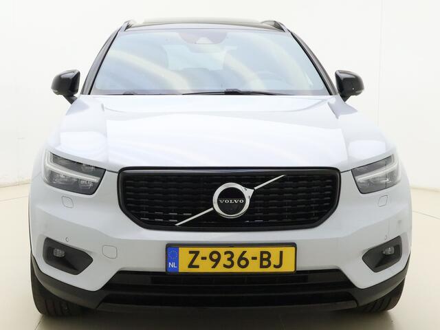 Volvo XC40 T4 211pk R-Design / Full-LED / Elektr. Stoelen / Panoramadak / 360 camera / Harman&Kardon Audio / 19'' / Getint glas / Keyless / Trekhaak / Stoel + Stuurw. Verwarming / Achterb. Verwarming / ACC / BLIS /