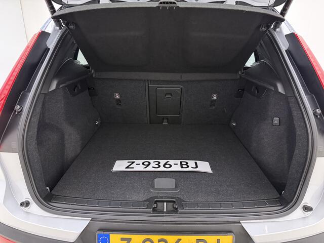 Volvo XC40 T4 211pk R-Design / Full-LED / Elektr. Stoelen / Panoramadak / 360 camera / Harman&Kardon Audio / 19'' / Getint glas / Keyless / Trekhaak / Stoel + Stuurw. Verwarming / Achterb. Verwarming / ACC / BLIS /