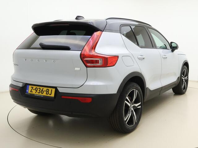 Volvo XC40 T4 211pk R-Design / Full-LED / Elektr. Stoelen / Panoramadak / 360 camera / Harman&Kardon Audio / 19'' / Getint glas / Keyless / Trekhaak / Stoel + Stuurw. Verwarming / Achterb. Verwarming / ACC / BLIS /