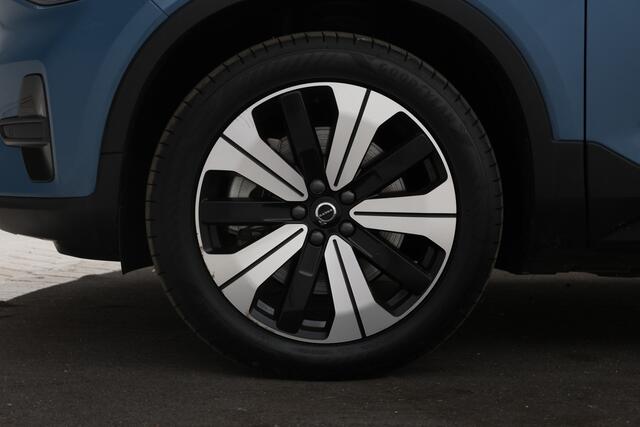 Volvo XC40 Recharge Core 70 kWh Zwarte hemel, Stoel/stuur verwarming, Apple carplay