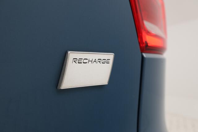 Volvo XC40 Recharge Core 70 kWh Zwarte hemel, Stoel/stuur verwarming, Apple carplay