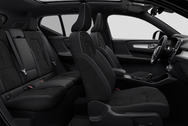 Volvo XC40 B4 211PK Automaat Plus Dark / Panoramadak/ Adaptive Cruise Control/ Parkeercamera/ Google infotainment/ Elektrisch verstelbare stoelen met geheugen/ Apple Carplay/ Android Auto