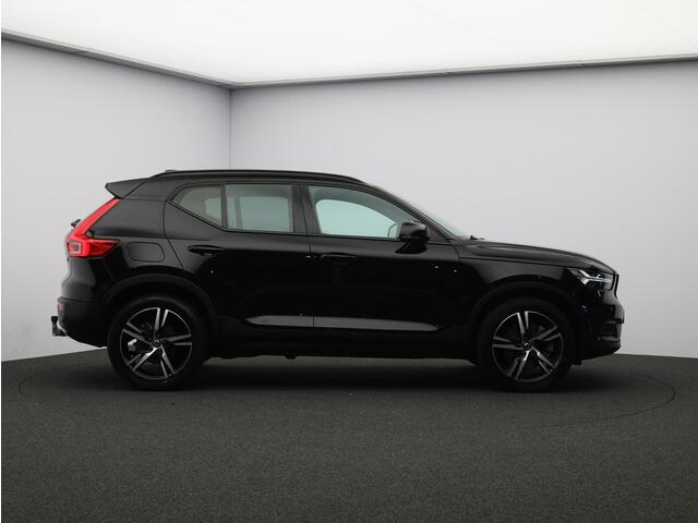 Volvo XC40 T5 262PK Plug in Hybrid R-Design / Trekhaak / Panoramadak / 360 Camera / Harman Kardon / BLIS / Adaptive Cruise / Keyless / All-Season /
