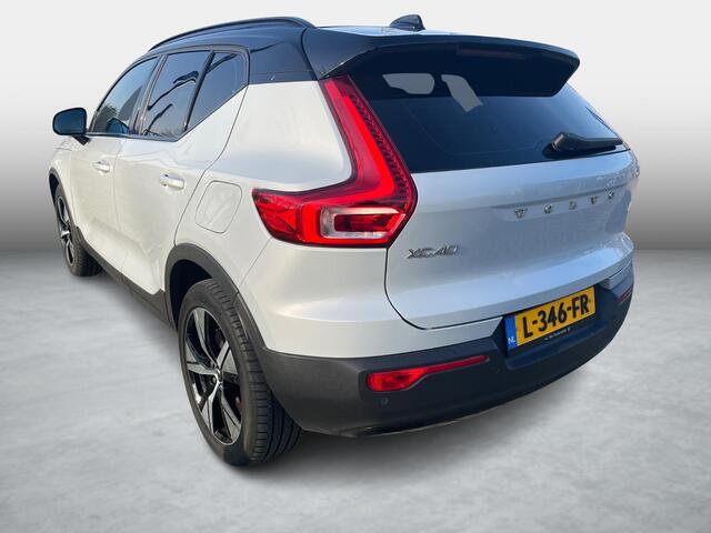 Volvo XC40 Recharge P8 AWD R-Design | Trekhaak | Panoramadak | Harman Kardon Audio | 360 Graden Camera | Parkeersensoren | Keyless Entry | Elektrische Achterklep | Navigatie | Cruise Control Adaptief | BLIS