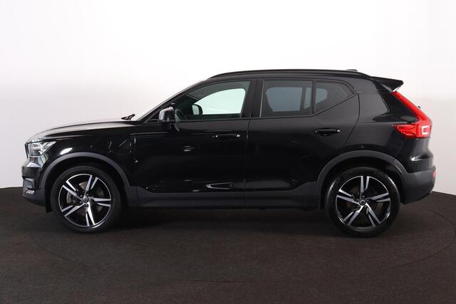 Volvo XC40 T4 Recharge R-Design Expression - IntelliSafe Assist & Surround - Harman/Kardon audio - Adaptieve LED koplampen - Parkeercamera achter - Verwarmde voorstoelen & stuur - Parkeersensoren voor & achter - Draadloze tel. lader - Extra getint glas - 19' LMV
