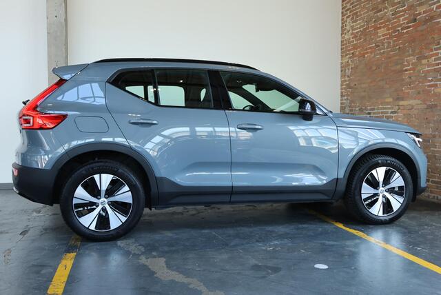 Volvo XC40 1.5 T4 Plug-in hybrid Plus Dark | Panoramadak | Adaptive Cruise Control | Parkeercamera | Parkeersensoren voor + achter | Navigatie | Comfortstoelen | Stoelverwarming | Stuurwielverwarming | Electrische bedienbare voorstoelen