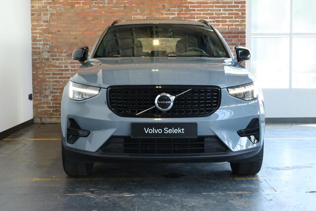 Volvo XC40 1.5 T4 Plug-in hybrid Plus Dark | Panoramadak | Adaptive Cruise Control | Parkeercamera | Parkeersensoren voor + achter | Navigatie | Comfortstoelen | Stoelverwarming | Stuurwielverwarming | Electrische bedienbare voorstoelen