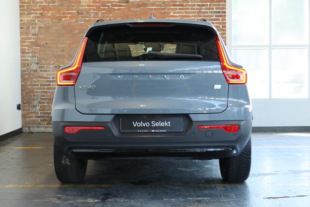 Volvo XC40 1.5 T4 Plug-in hybrid Plus Dark | Panoramadak | Adaptive Cruise Control | Parkeercamera | Parkeersensoren voor + achter | Navigatie | Comfortstoelen | Stoelverwarming | Stuurwielverwarming | Electrische bedienbare voorstoelen