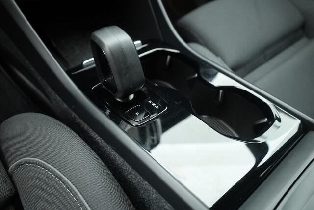 Volvo XC40 Single Motor Extended Range Plus 82 kWh | Rijklaar! | Dig. Cockpit | Bliss | Pilot Assist | Stuur- Stoelverw. | Camera+PDC | Google | App.Connect | Elek. Klep | Led | LM V