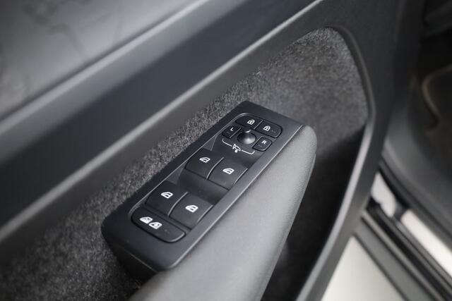 Volvo XC40 Single Motor Extended Range Plus 82 kWh | Rijklaar! | Dig. Cockpit | Bliss | Pilot Assist | Stuur- Stoelverw. | Camera+PDC | Google | App.Connect | Elek. Klep | Led | LM V