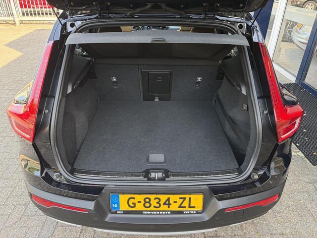 Volvo XC40 1.5 T3 Inscription / Automaat / NL-Auto / Dealer-Onderhouden / Vol-Leder / Open/Panodak / Stoelverwarming / Cruise-Control / Elektr.-Wegklapbare Trekhaak / Climate-Control / Standkachel / Digitaal-Dashboard / Keyless / LED / DAB / Navi / Apple-Carplay & A