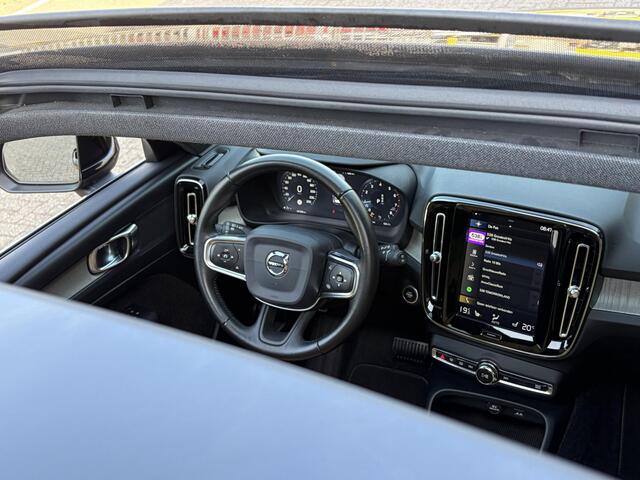 Volvo XC40 1.5 T3 Inscription / Automaat / NL-Auto / Dealer-Onderhouden / Vol-Leder / Open/Panodak / Stoelverwarming / Cruise-Control / Elektr.-Wegklapbare Trekhaak / Climate-Control / Standkachel / Digitaal-Dashboard / Keyless / LED / DAB / Navi / Apple-Carplay & A