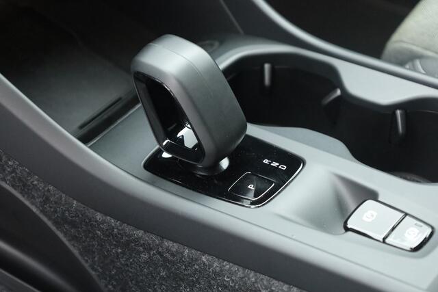 Volvo XC40 2.0 B3 Essential | Apple CarPlay & Android Auto | Cruise | PDC V+A | Stoel-Stuurverw. | Camera | 19"