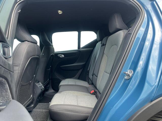 Volvo XC40 B4 Plus Dark | Harman Kardon | Elektrische stoelen met memory | Stoel & Stuurverwarming | Voorruitverwarming |