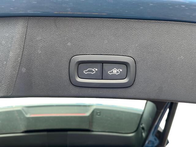 Volvo XC40 B4 Plus Dark | Harman Kardon | Elektrische stoelen met memory | Stoel & Stuurverwarming | Voorruitverwarming |